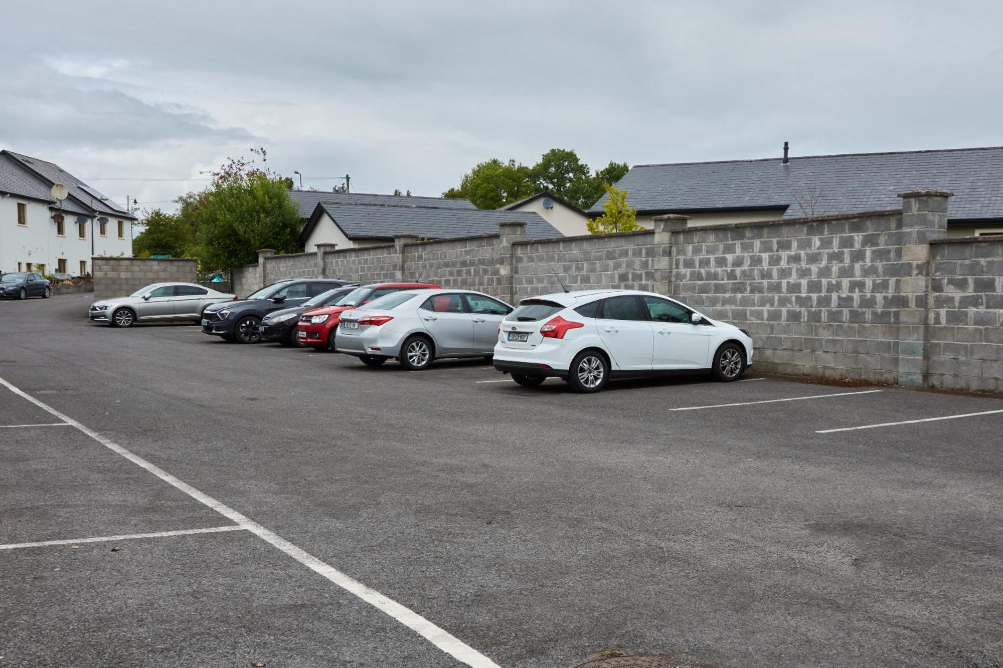 Dromod Suites Exterior photo