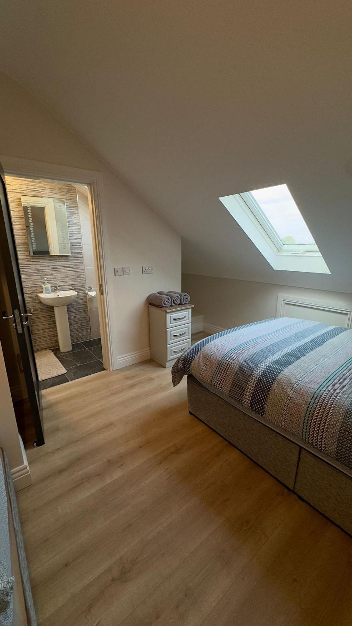 Dromod Suites Room photo